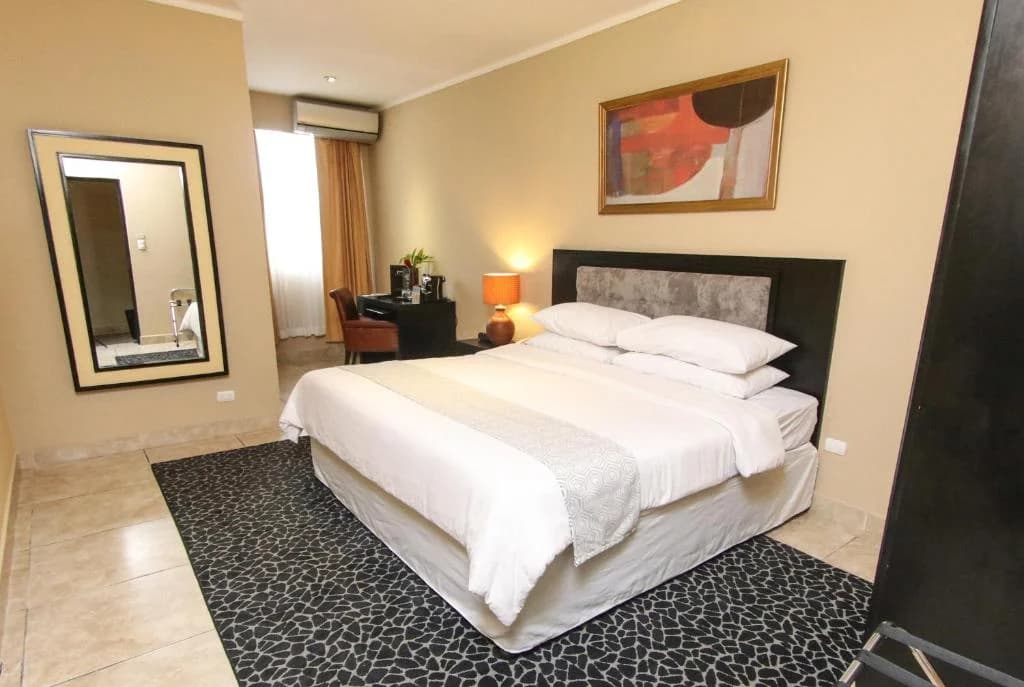 Standard King Room - 3